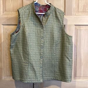 Reversible quilted vest, snap closure, exact size unknown